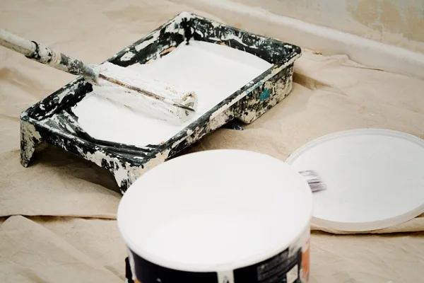 Tools to paint over peeling paint UK